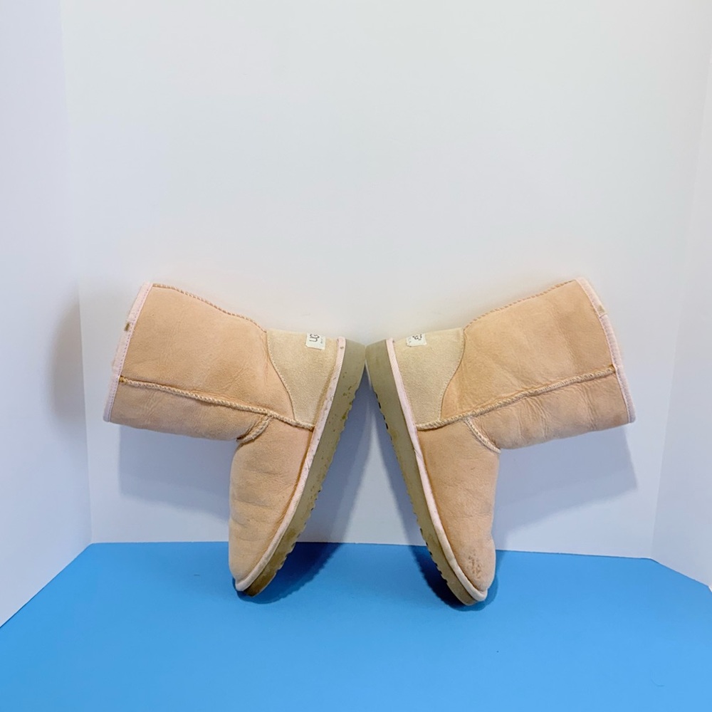 UGG Classic Tan Winter Boots Size Women 7 - Picture 3 of 14